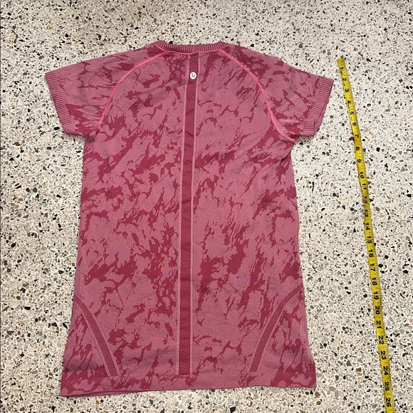 EUC Lululemon swiftly tech short sleeve pink camo 8 - Picture 5 of 6